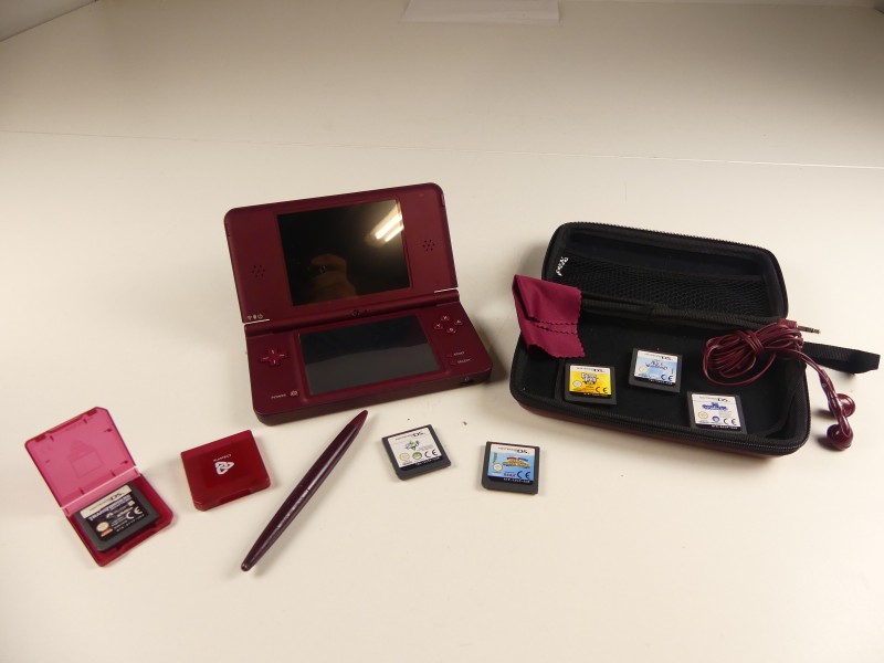 Nintendo DSi XL Wine Red + games + etui