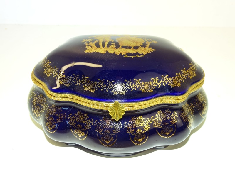 Porseleinen Kistje: Limoges Castel, France, 22K Gold