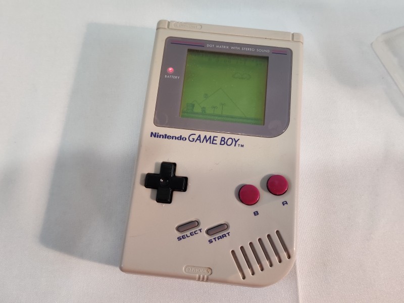 NINTENDO GAME BOY