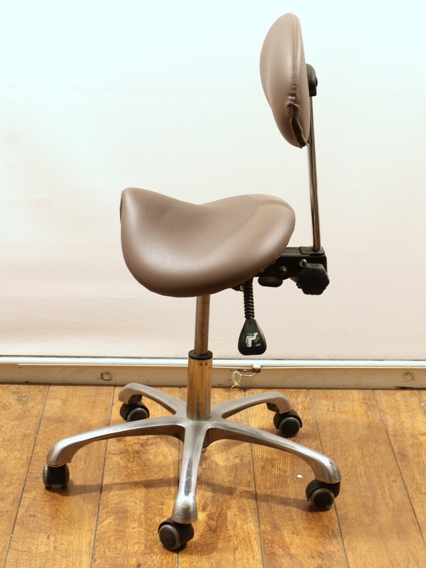 Physa saddle online chair