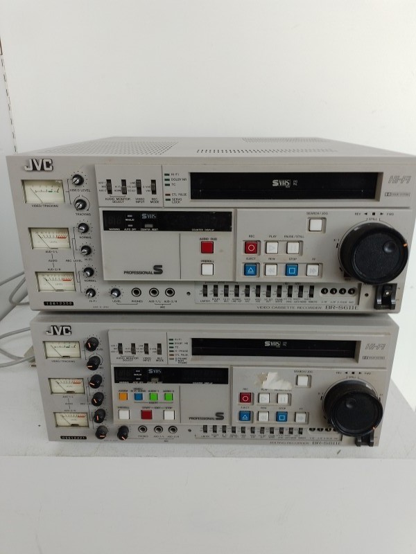 Set 2 JVC-videocassetterecorders