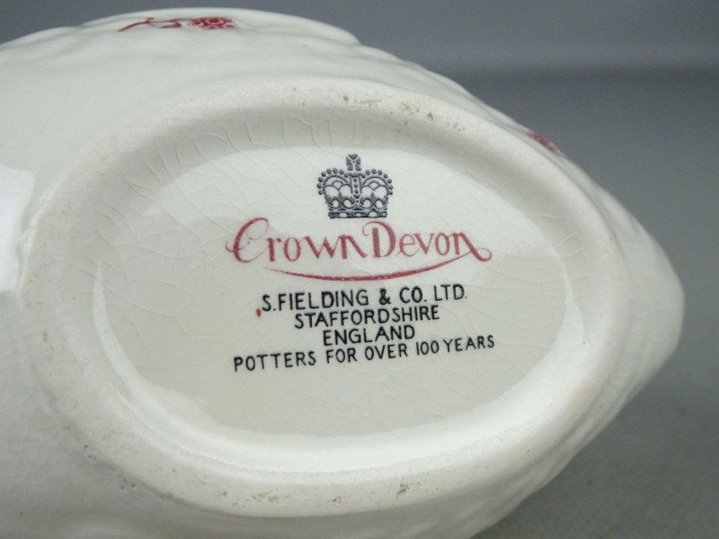 Keramische melkkan "vis" gemerkt "Crown Devon"