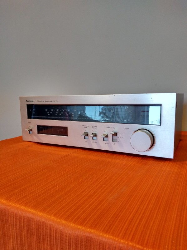 Vintage Technics FM AM Stereo Tuner ST-S1