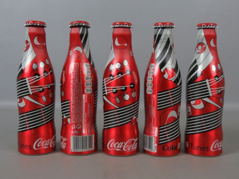 Decoratieve cola flesjes