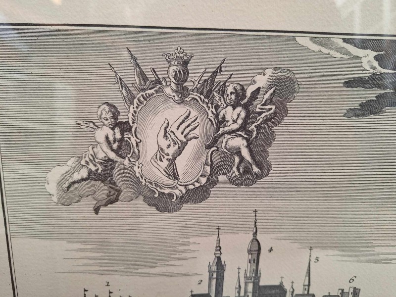 Ingekaderd panoromisch zicht op Gent naar een ets van F.G. Saur (18e eeuw)