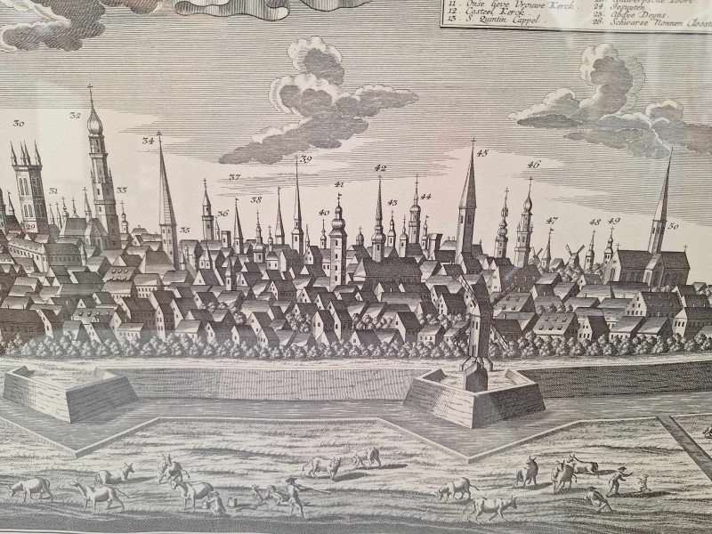 Ingekaderd panoromisch zicht op Gent naar een ets van F.G. Saur (18e eeuw)