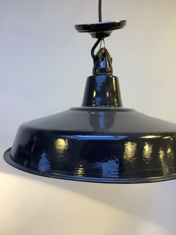 2 Zwarte geëmailleerde industrïele hanglampen - Zangra Belgïe