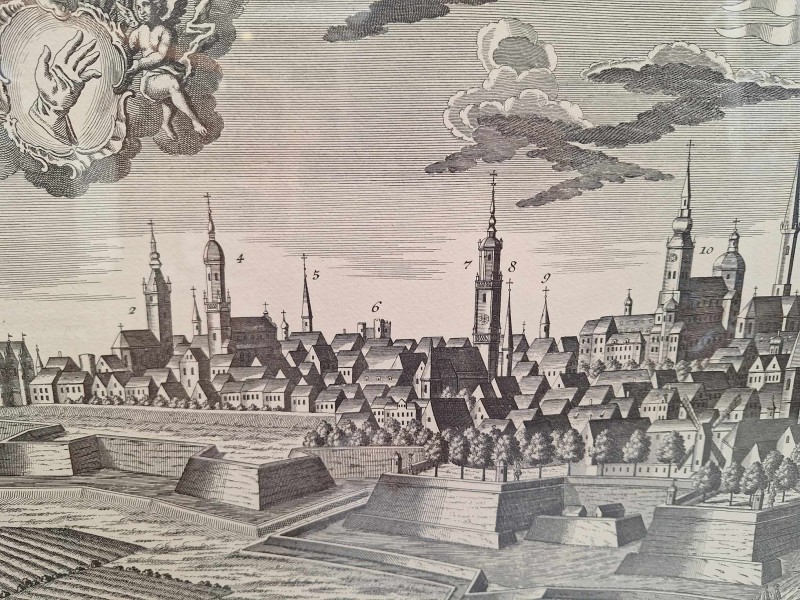 Ingekaderd panoromisch zicht op Gent naar een ets van F.G. Saur (18e eeuw)