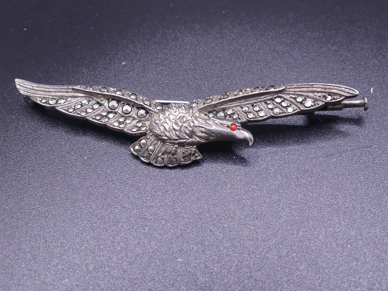 Art-deco broche adelaar met markasiet
