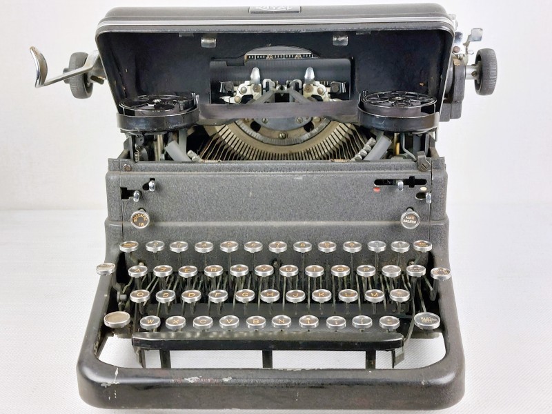 Oude typemachine ROYAL