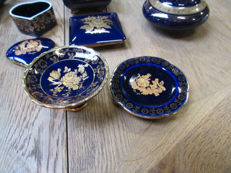 Set van 8 decoratiestukken blauw Limoges France klein