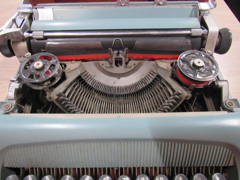 Vintage Typemachine Olivetti " studio 44 "