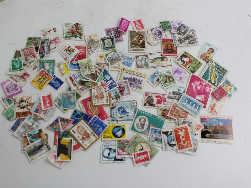Zeer mooie verzameling postzegels in 6 blikken doosjes