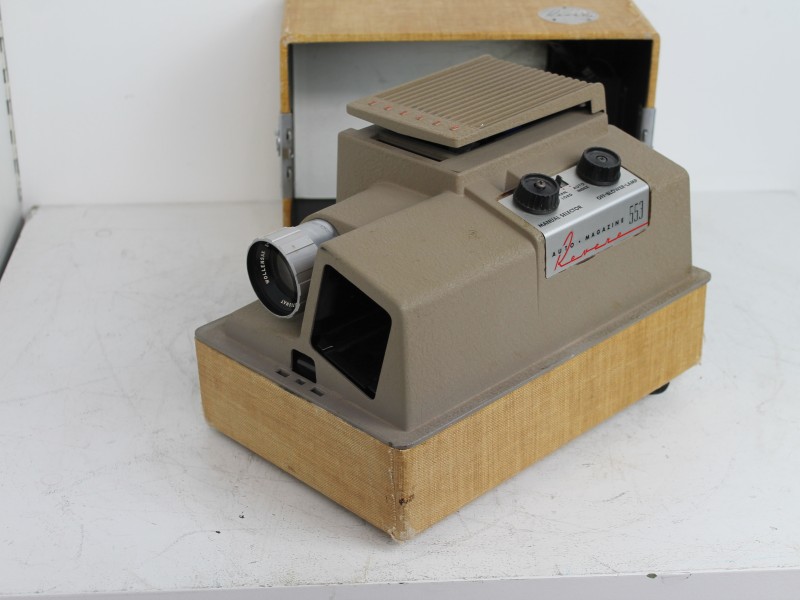 Vintage diaprojector Revere 553