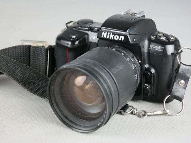 Nikon F601 met Tamron 28-200mm lens