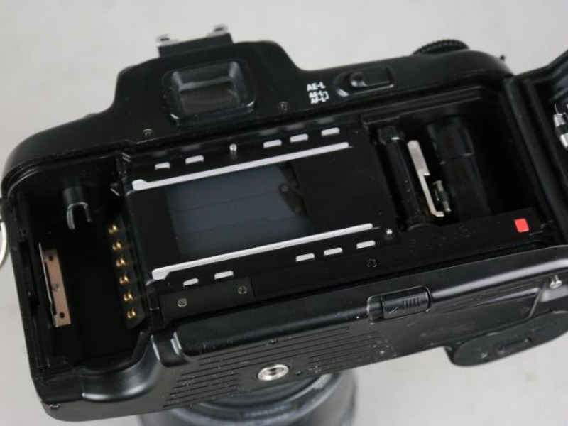 Nikon F601 met Tamron 28-200mm lens