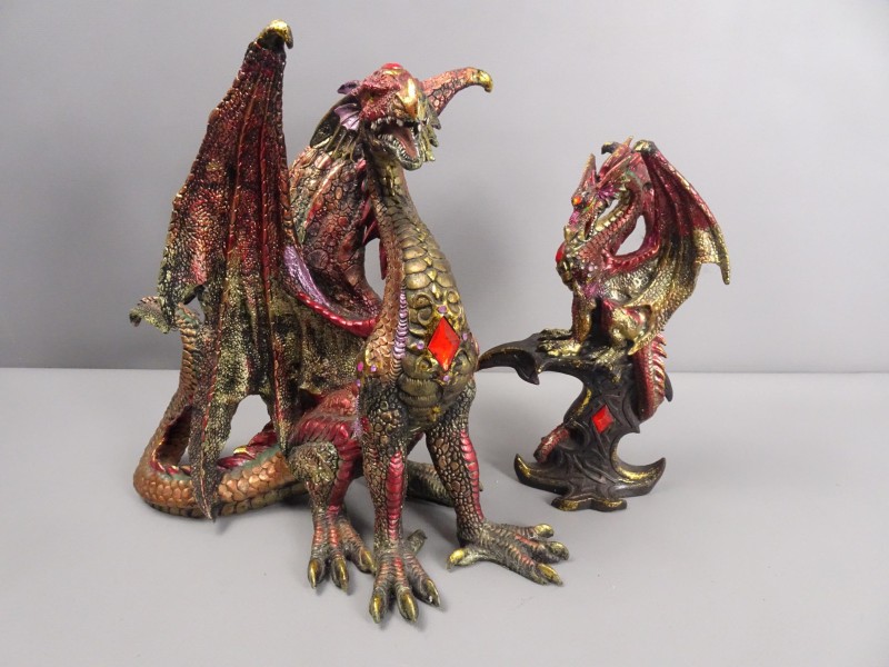 2  rode draken uit hars