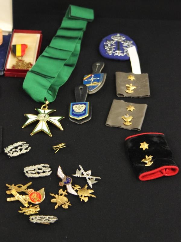 Groot lot van 92 militaire eretekens en medailles