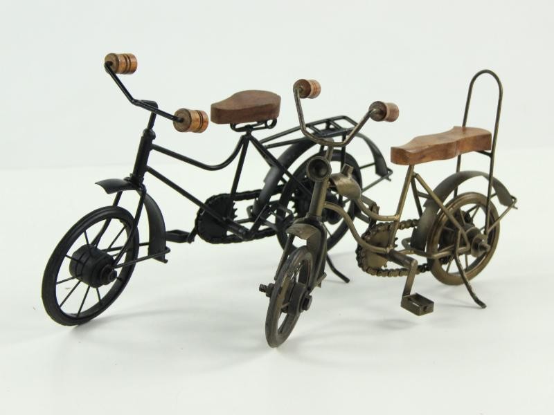 2 Metalen miniatuurfietsen (shopper en Hollands model)