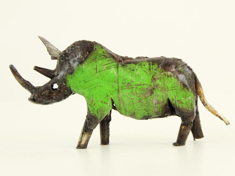 Handgemaakte neushoorn uit gerecycleerd metaal (Zimbabwe)
