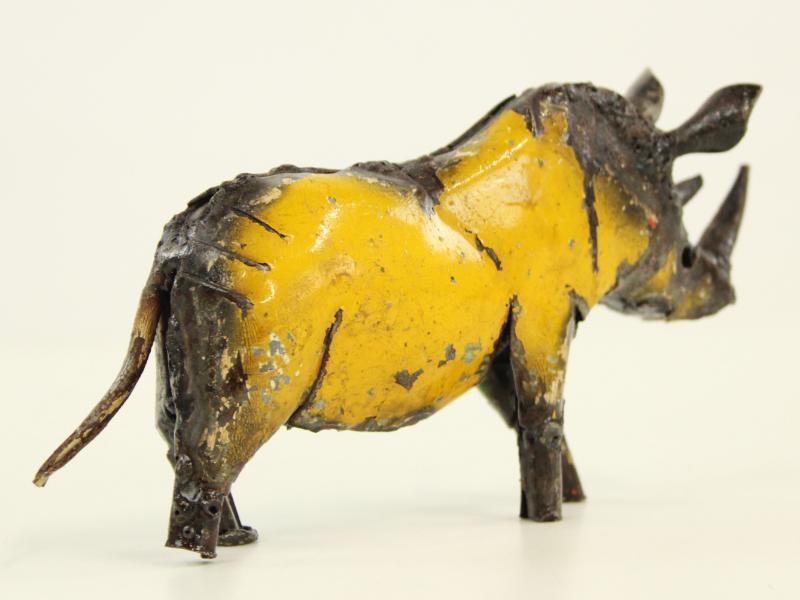 Handgemaakte neushoorn uit gerecycleerd metaal (Zimbabwe)