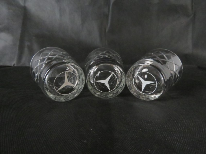 3 Mercedes glazen