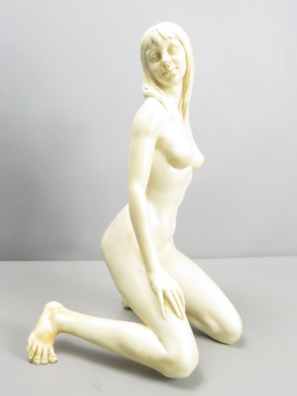 Sculptuur van "A. Santni" uit gepolijste composiet marmer