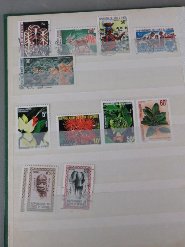 Lot van drie gevulde postzegelalbums