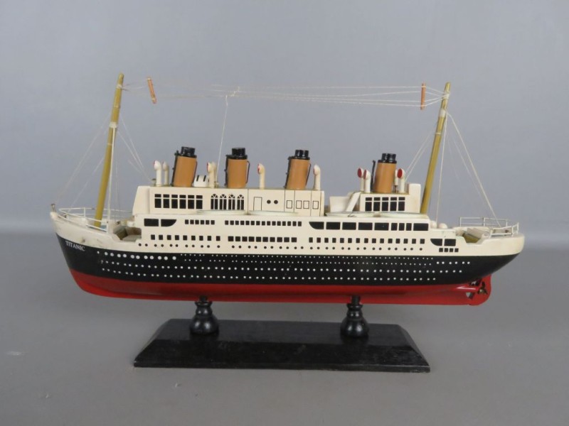 Model RMS Titanic in hout.
