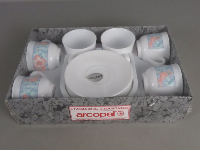 Vintage thee/koffie servies van Arcopal (NIEUW)