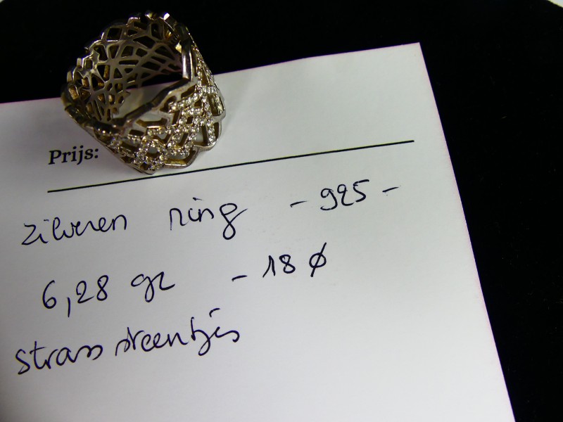 Vintage zilveren ring met strass streentjes