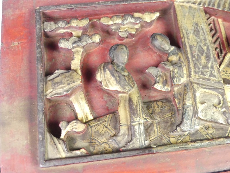 2x houtsnijwerkjes met chinees religieuze ceremonie