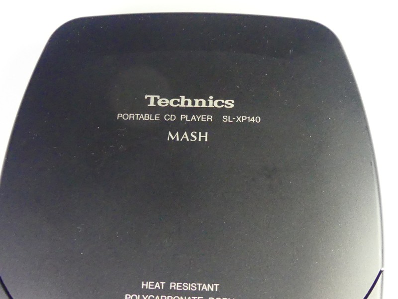 Technics Portable Cd Player SL-XP140 + CD QUEEN
