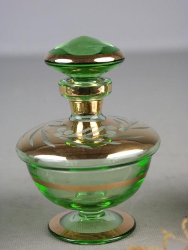 3 parfum flessen groen
