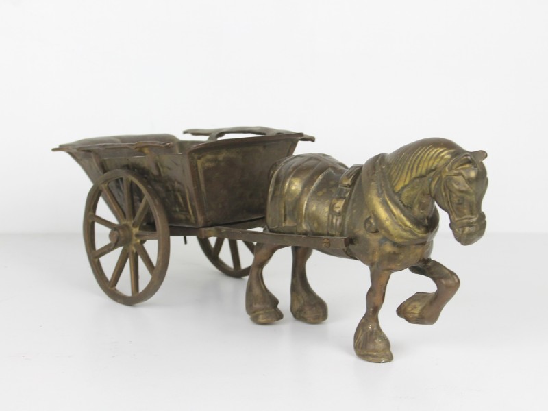 Bronzen boerenpaard met kar