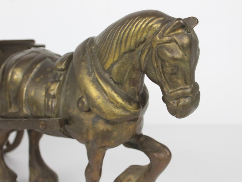 Bronzen boerenpaard met kar