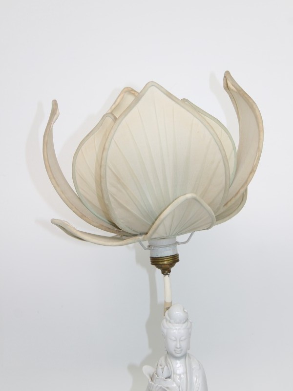 Chinese Guanyin lamp met Lotusbloem