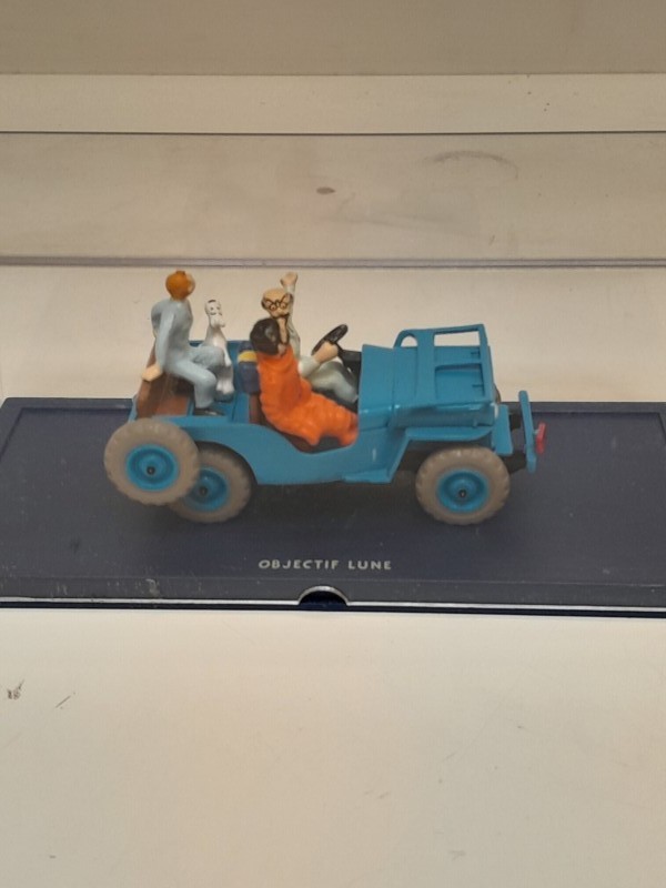 Lot van 6 miniatuur auto's en Kuifje figuurtjes