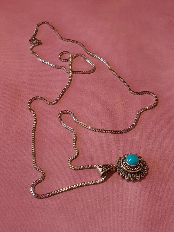 Set van een armband en ketting met hanger met turquoise inleg