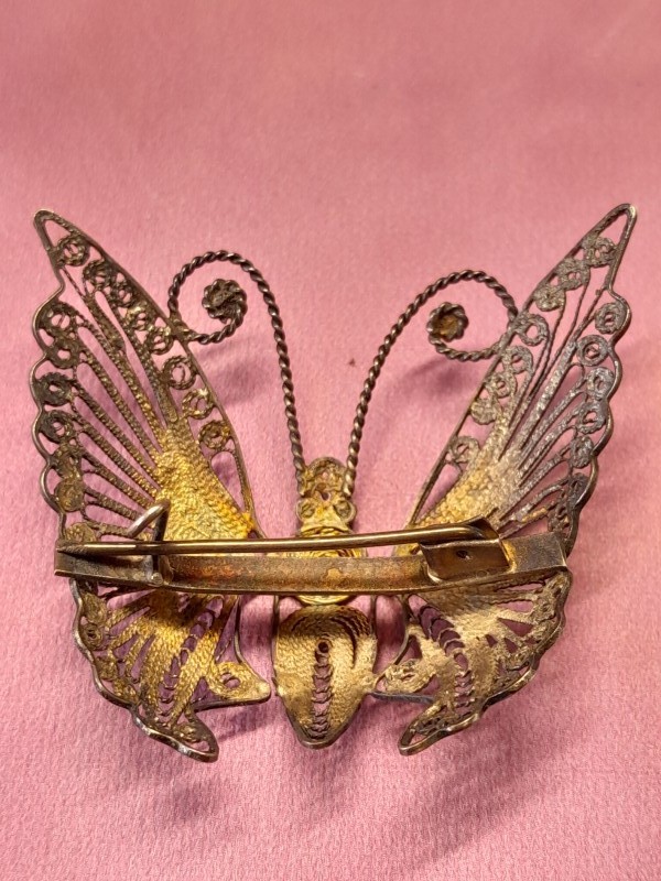 Oude filigraan broche in de vorm van een vlinder