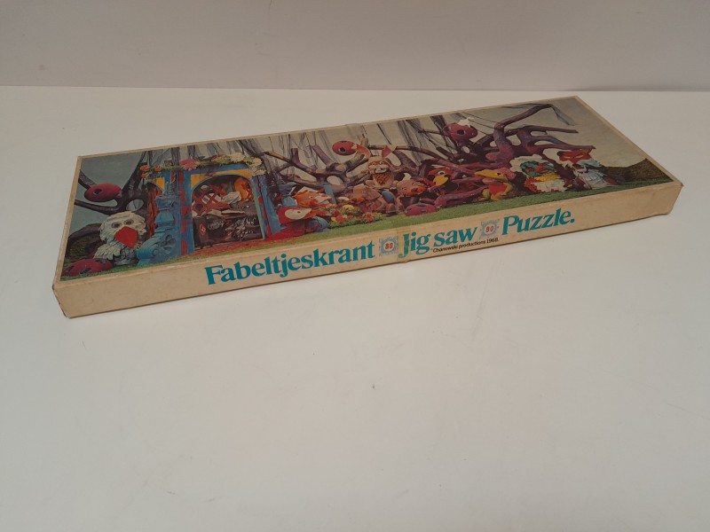 Vintage fabeltjeskrant puzzel