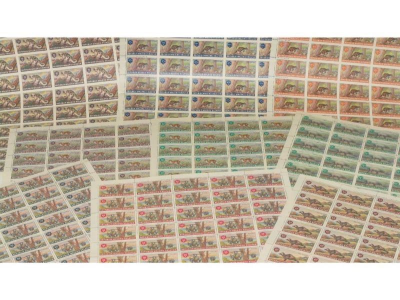 Twee setjes van onbedrukte vellen postzegels Republik Maluku Seletan(Republiek der Zuid-Molukken)- Indonesië (Art. 808)