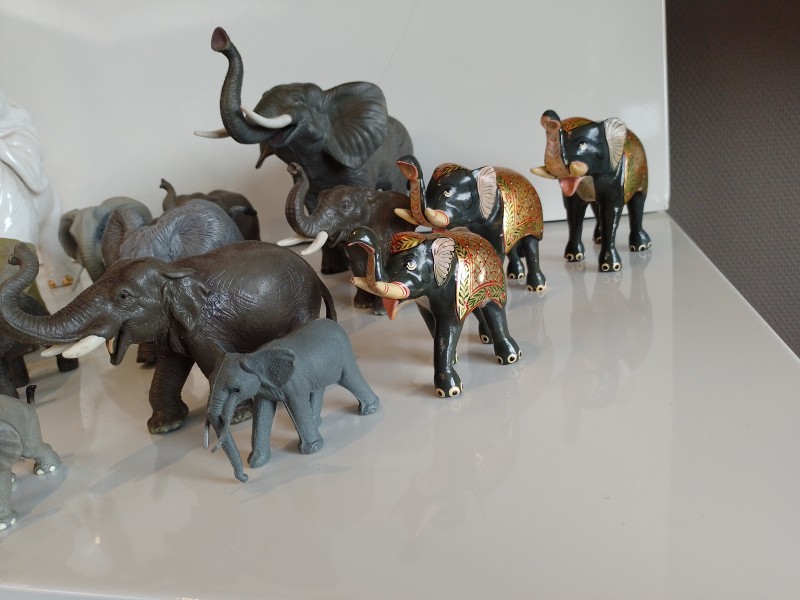 Lot olifantenbeeldjes
