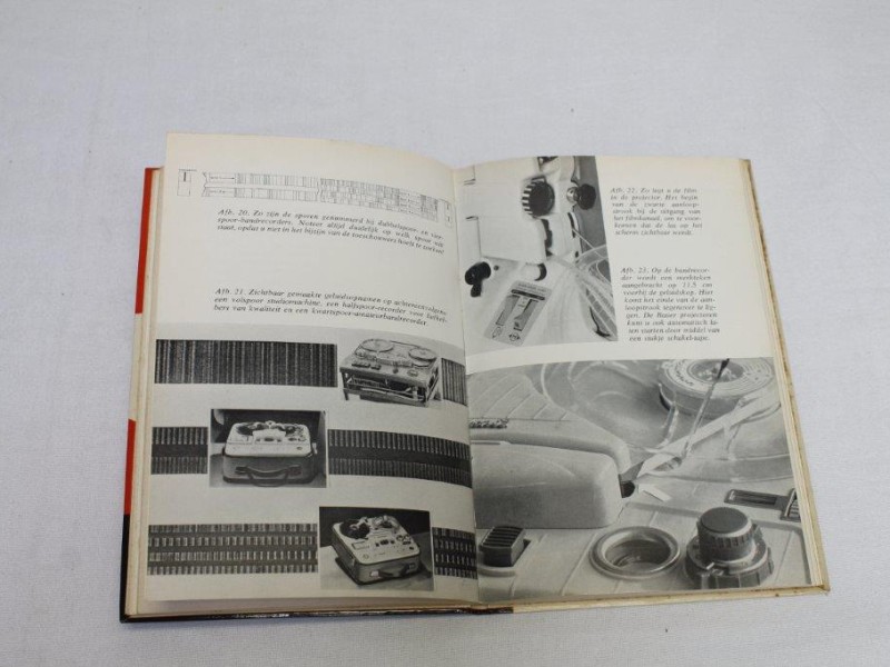 Drie vintage boeken binnen het thema "Film en geluid" (Art. 853)