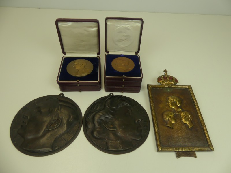 Vintage Bronzen reliefkaders en medailles