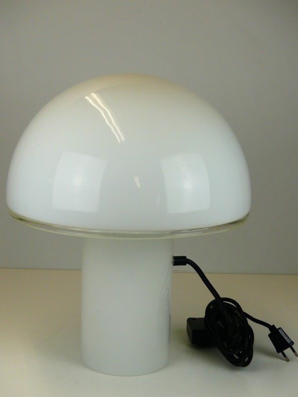 Modern Opaalglas champion tafellamp