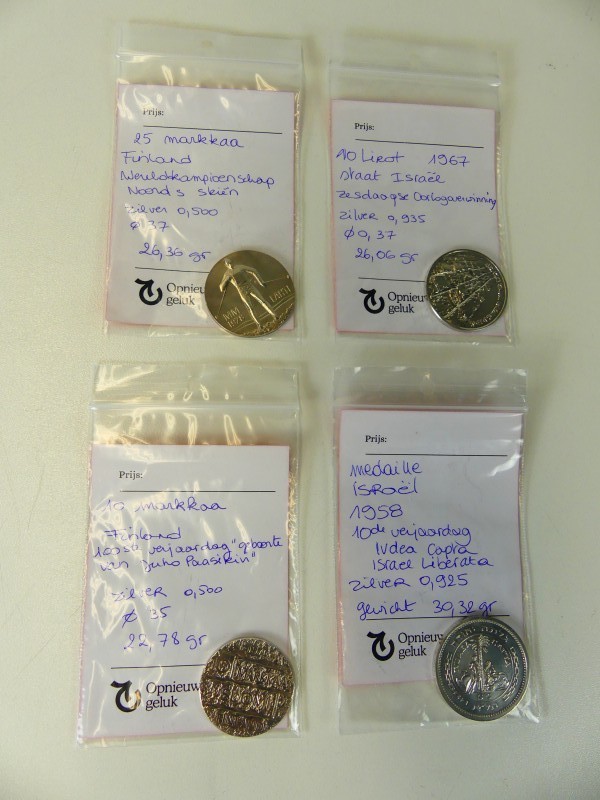 4 zilveren munten Globaal