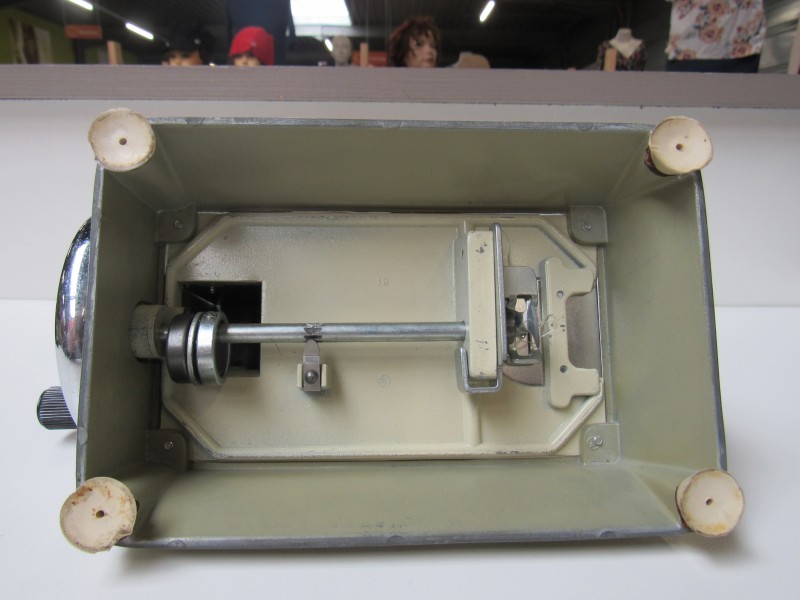 Mini Bernina naaimachine met originele opbergtas