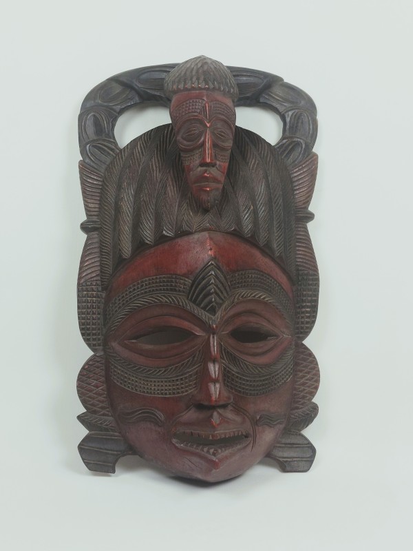groot houten masker