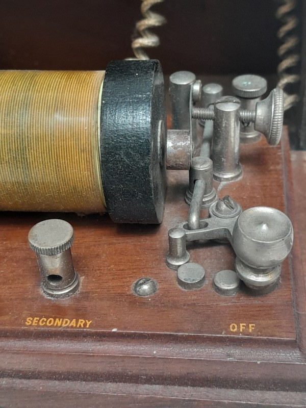 Antieke Elektrotherapie apparaat met Batterijen en Accessoires